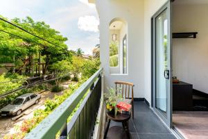 Ban công/sân hiên tại Lacasa Old Town Villa
