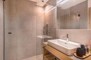 A bathroom at Apartement Franzl