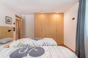 A bed or beds in a room at Apartement Franzl
