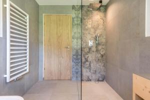 A bathroom at Apartement Franzl