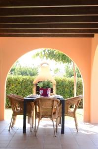a table and chairs on a patio with an archway at Villas Las Golondrinas in Cala'n Bosch
