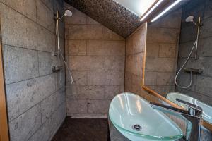 Koupelna v ubytování Gîte des Courtans de Jeanne