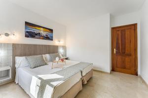 Кровать или кровати в номере Klayman Olivina Aparthotel