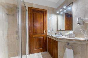 Ванная комната в Klayman Olivina Aparthotel