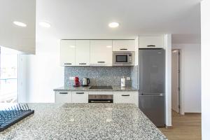 Kuchyňa alebo kuchynka v ubytovaní Lisasol Apartamento nuevo con vistas al mar