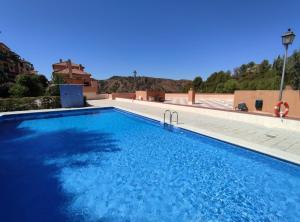 a large blue swimming pool sitting on top of a building at Dúplex La Vega in Cenes de la Vega