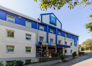 an image of the side of the hotel at Ibis Budget Wuppertal Oberbarmen in Wuppertal