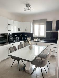 Kuchyň nebo kuchyňský kout v ubytování Clio Luxury Apartments