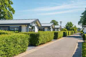 Het gebouw waarin het vakantiepark zich bevindt