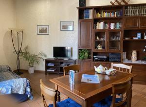 Kép Pini di Roma-New and cozy apt in Rome city center- Metro A "Re di Roma" szállásáról Rómában a galériában