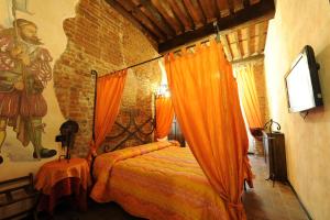 TV a/nebo společenská místnost v ubytování Antica Corte dei Principi Charming Rooms