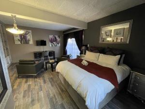 a hotel room with a large bed and a desk at @Grace Guesthouse in Klerksdorp