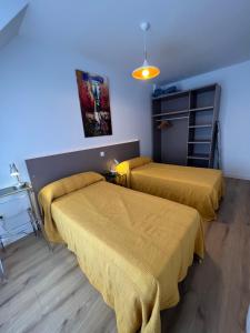 Posteľ alebo postele v izbe v ubytovaní Apartamento de Lujo a tan solo 4km de Santander.