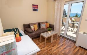 Posedenie v ubytovaní 1 Bedroom Nice Apartment In Podstrana