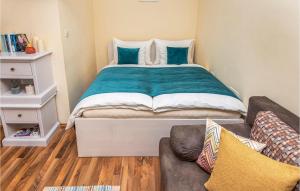 Posteľ alebo postele v izbe v ubytovaní 1 Bedroom Nice Apartment In Podstrana