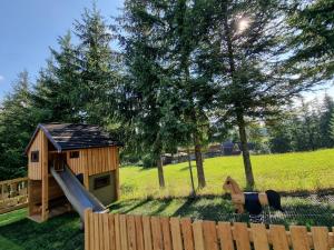 Vonkajšia záhrada v ubytovaní Apartamenty Liptowskie Hale Zakopane