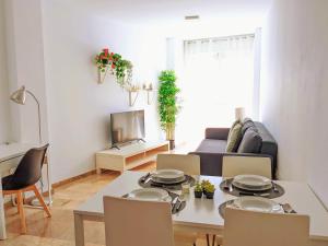 Zdjęcie z galerii obiektu Precioso apartamento céntrico con parking privado w mieście Torremolinos