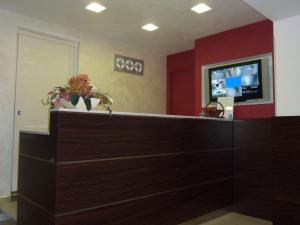 a lobby with a reception desk and a tv at Alla Bianca Hotel in Marghera