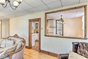 Fotografie z fotogalerie ubytování Custer Apt in Heart of Town Shop, Dine, Hike v destinaci Custer