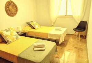 Zdjęcie z galerii obiektu Precioso apartamento céntrico con parking privado w mieście Torremolinos