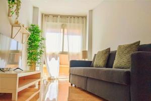 Zdjęcie z galerii obiektu Precioso apartamento céntrico con parking privado w mieście Torremolinos