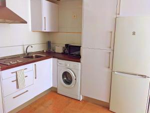 Zdjęcie z galerii obiektu Precioso apartamento céntrico con parking privado w mieście Torremolinos