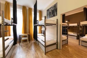 Postel nebo postele na pokoji v ubytování Czech Inn