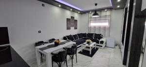 Prostor za sedenje u objektu Apartmani i sobe Gromilovic
