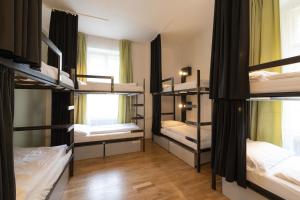 Postel nebo postele na pokoji v ubytování Czech Inn