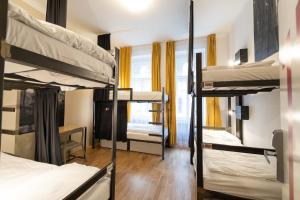 Postel nebo postele na pokoji v ubytování Czech Inn