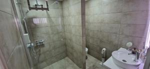 Ένα μπάνιο στο Apartmani i sobe Gromilovic