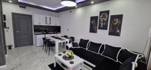 Η κουζίνα ή μικρή κουζίνα στο Apartmani i sobe Gromilovic