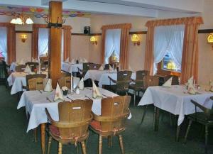 ห้องอาหารหรือที่รับประทานอาหารของ Hotel Restaurant Schmidter Bauernstube