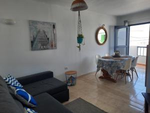 Χώρος καθιστικού στο Balcón de Caleta +24 φωτογραφίες
