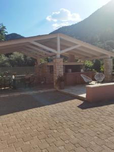 a pavilion with a table and chairs in a patio at Red in Vlikhón
