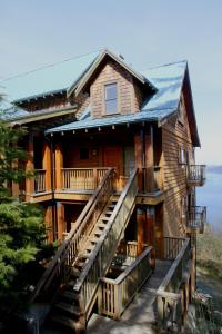 Gallery image of Moon Water Lodge in Malahat