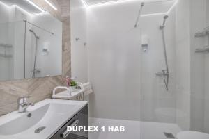 Bathroom sa Casas Caballerizas Mezquita 1 y 3 HAB