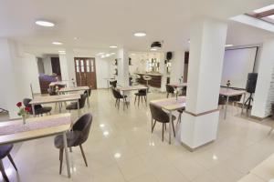 Restoran või mõni muu söögikoht majutusasutuses Hotel Sandmelis