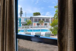 Bazén v ubytování Rock Reef Resort nebo v jeho okolí