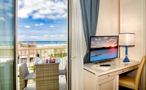 TV a/nebo společenská místnost v ubytování Hotel La Pace