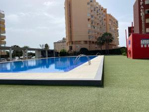 Bazén v ubytování Estudios HORIZONTE BEACH nebo v jeho okolí