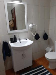 Koupelna v ubytování Apartament i basen na Teneryfie, Rayo de Sol ex Parque Albatros + 13 fotografií