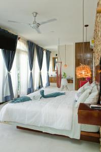 Un pat sau paturi într-o cameră la Saak Luúm Ruta Puuc