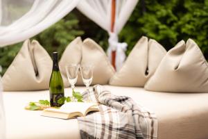 Nápoje v ubytovaní Spa Love Home Sauna Jacuzzi ROMANTYCZNY DOM DLA PARY Z PRYWATNYM SPA