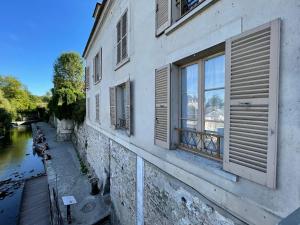 Budova, kde se apartmán nachází + 2 fotografie