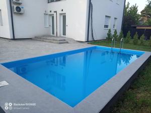 Bazén v ubytovaní Azurro alebo v jeho blízkosti