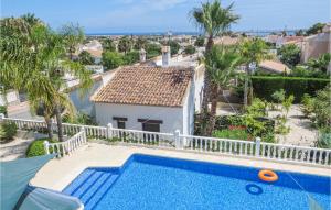Villa con piscina y complejo en Nice Home In Rojales With House Sea View, en Rojales