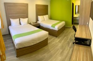 Łóżko lub łóżka w pokoju w obiekcie Hotel Bugambilia