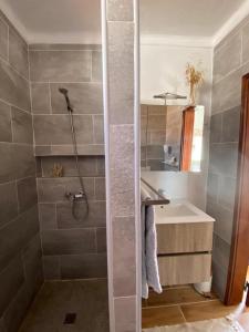 Koupelna v ubytování Apartamento Aldeia de Marim, Ohao, Portugal, Meerblick + 34 fotografií