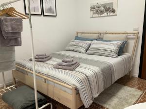 Posteľ alebo postele v izbe v ubytovaní Studio 25 apartment - near metro M3
